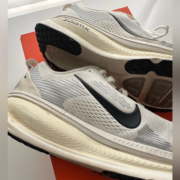 WOMEN NIKE VOMERO 18 - Picture 9 of 10